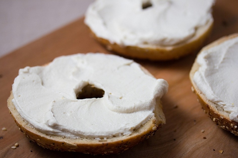 PICO FERMI BAGELS WITH CREAM CHEESE APP
